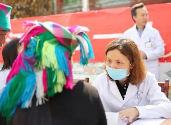 巾帼建功标兵黄小琴以先进的医疗技术医者仁心造福患者的妇科专家