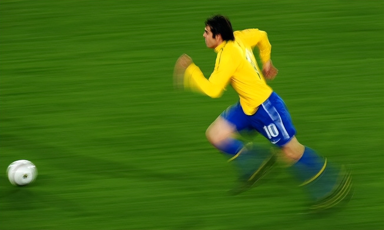 足球名将卡卡现状,巴西金童卡卡退役视频