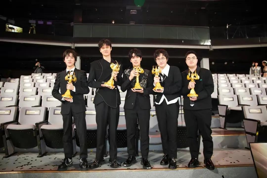 年度颁奖E星是最大赢家,KPL第一射手被认可,主教练却留下了遗憾