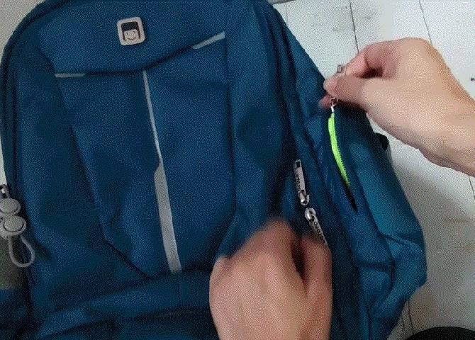 给小孩买奥特曼书包,给孩子们买奥特曼