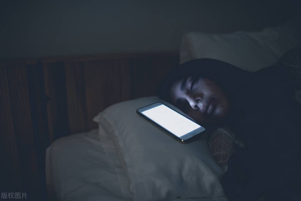 手机晚上关机还是不关机好,手机晚上关机好还是不关机好