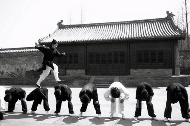 武当山轻功第一人陈师行翻车,世界轻功第一人陈师行