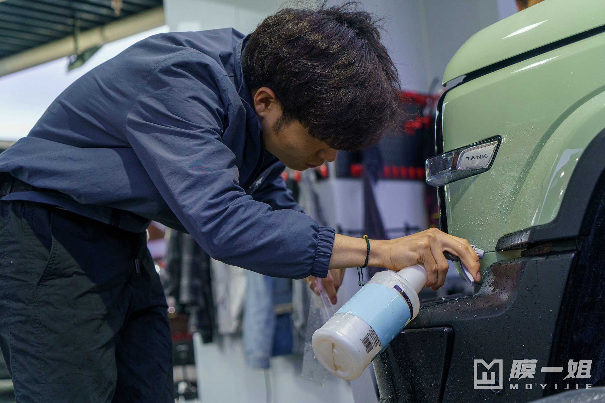 汽车车漆被腐蚀成了点点怎么去除,车漆生锈腐蚀怎么修复