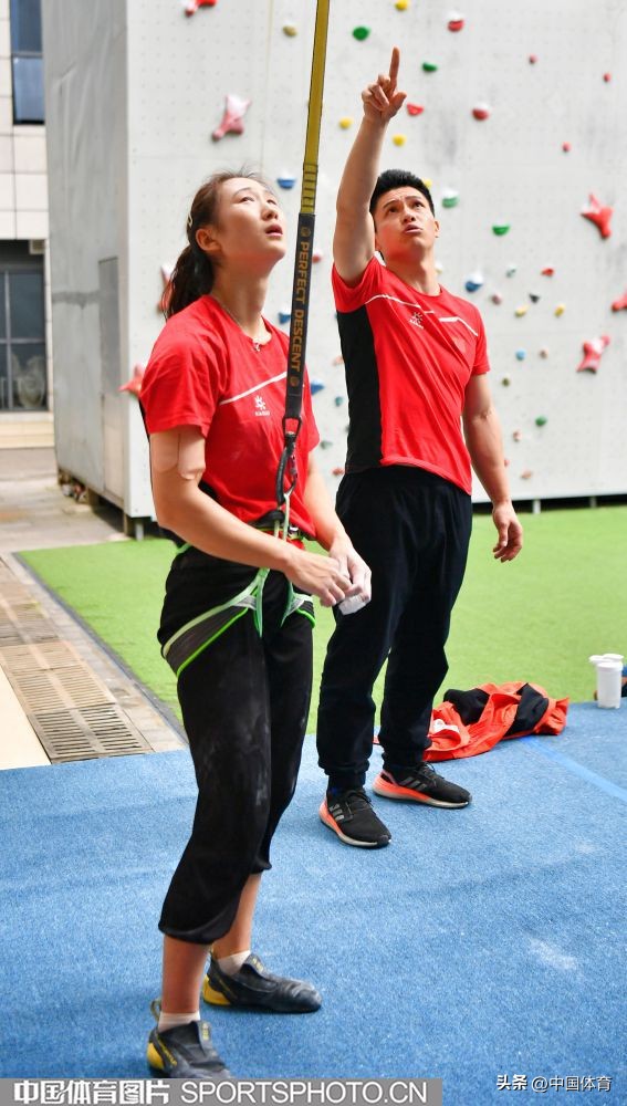中国攀岩队钟齐鑫,攀岩世界冠军钟齐鑫简历