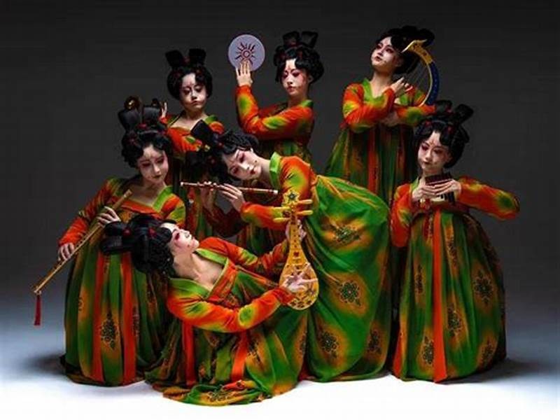 唐朝服饰融合现代服装的设计理念,中式美学唐朝服饰