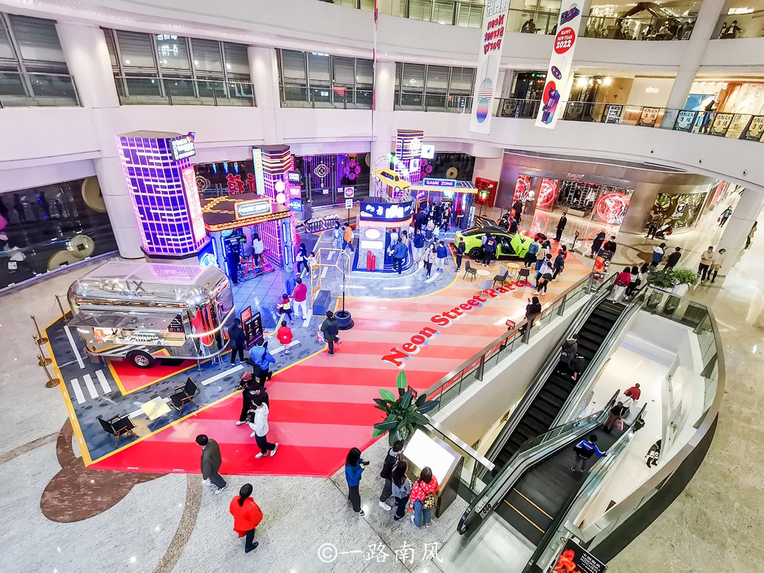 广州天河区人气商场，所在的位置原来是偏远郊区，现在却游人如织