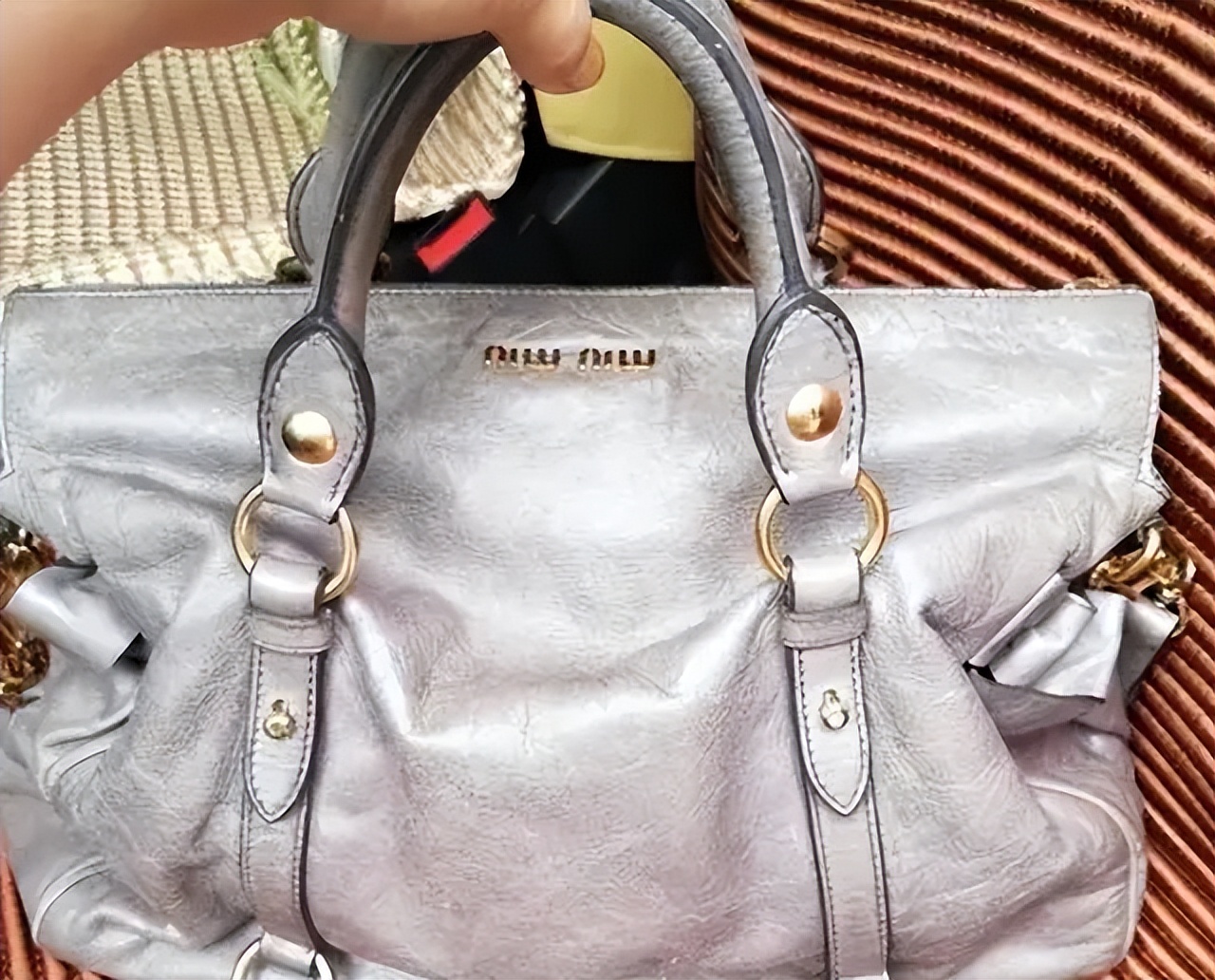 奢侈品包包磨损怎么修复,奢侈品包包起皮了怎么修复