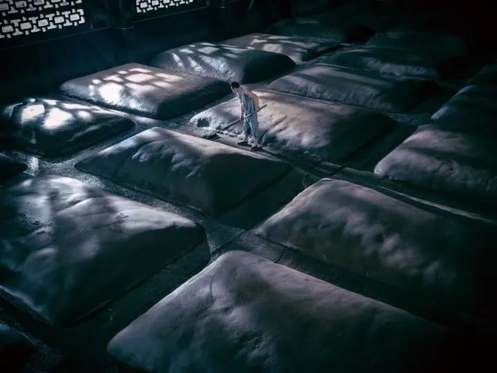 都是粮食为什么酿造的酒不同,都是粮食酒为什么价格区别那么大