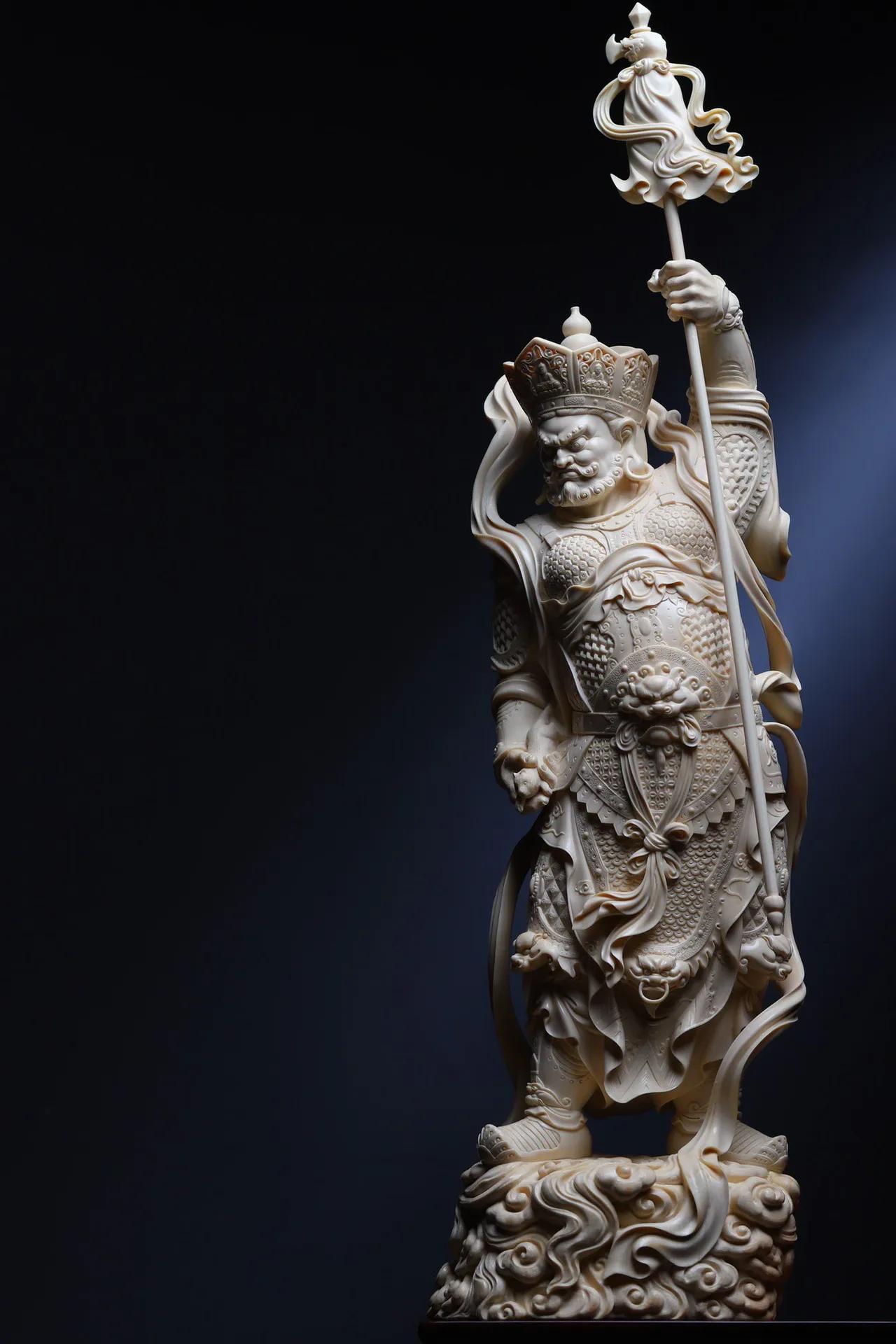 多闻｜财宝天王手持慧伞,左手托着吐宝鼠能赐无尽财宝