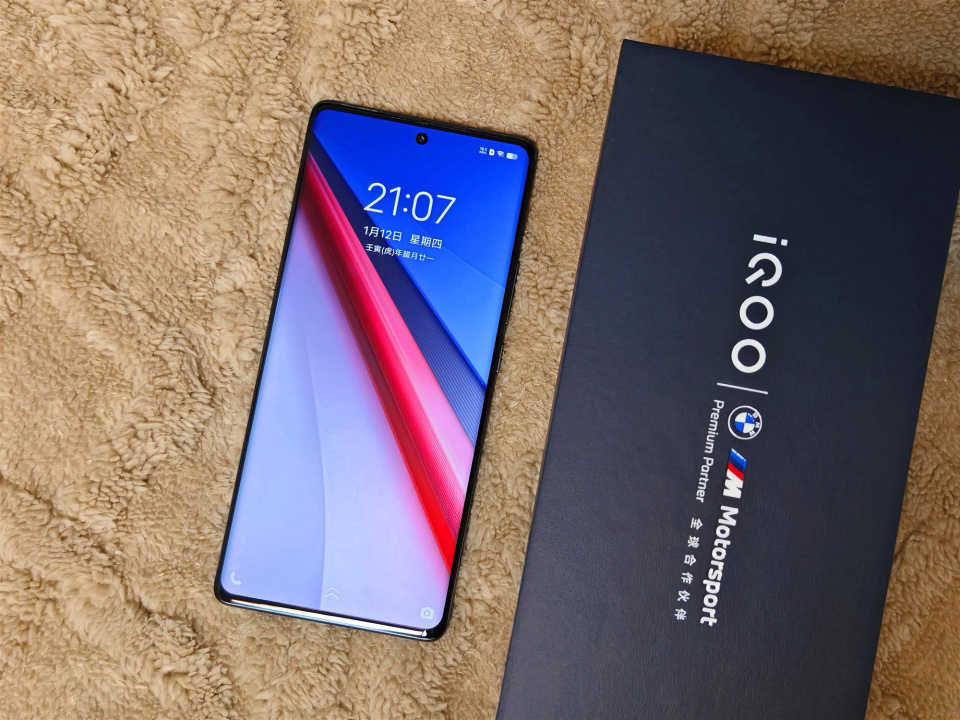 性价比高的手机哪款最值得入手,性价比高最新手机推荐哪一款