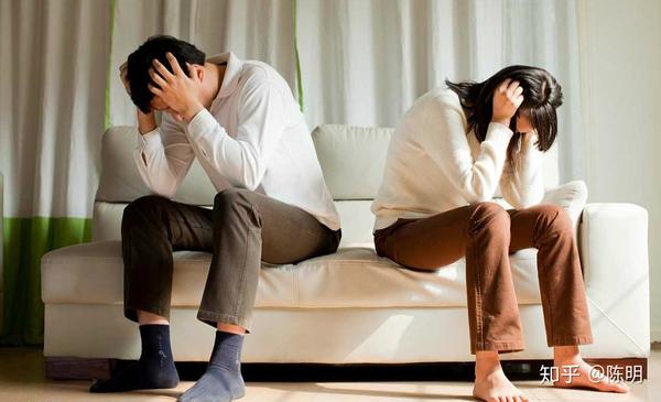 情侣之间吵架时应该怎样正确解决,情侣之间老是吵架怎么办视频