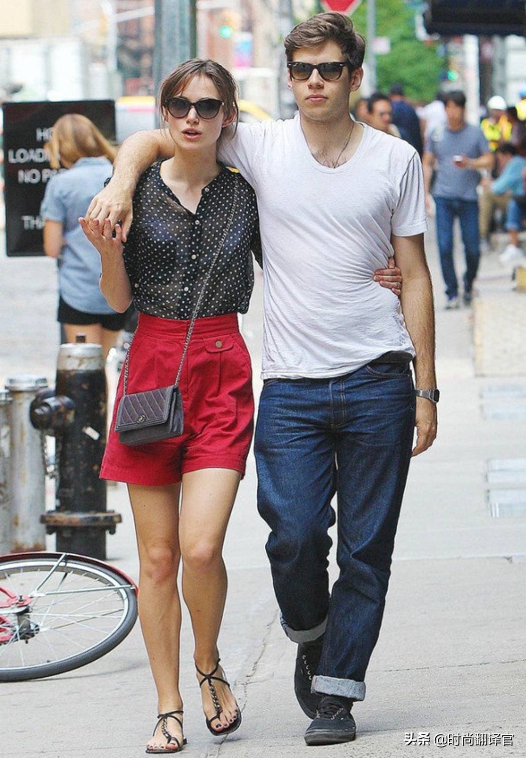 看了这位英伦玫瑰的小腿，我才明白为什么她偏爱锥形裤和长裙