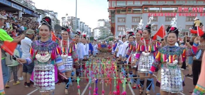 贵州“村超”的足球之夜,贵州村超足球邀请赛引爆全民狂欢