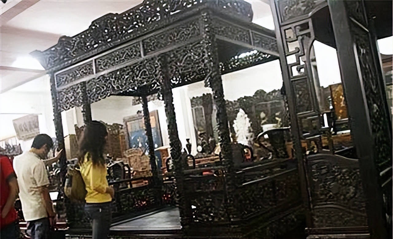 07年清宫3吨重“龙床”现身,专家称来历不简单,收藏者:5亿就卖