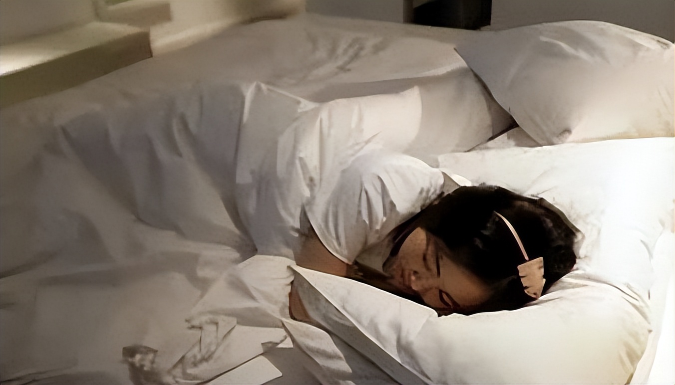 杭州姑娘做酒店试睡员月入5万,试睡师揭开真实收入