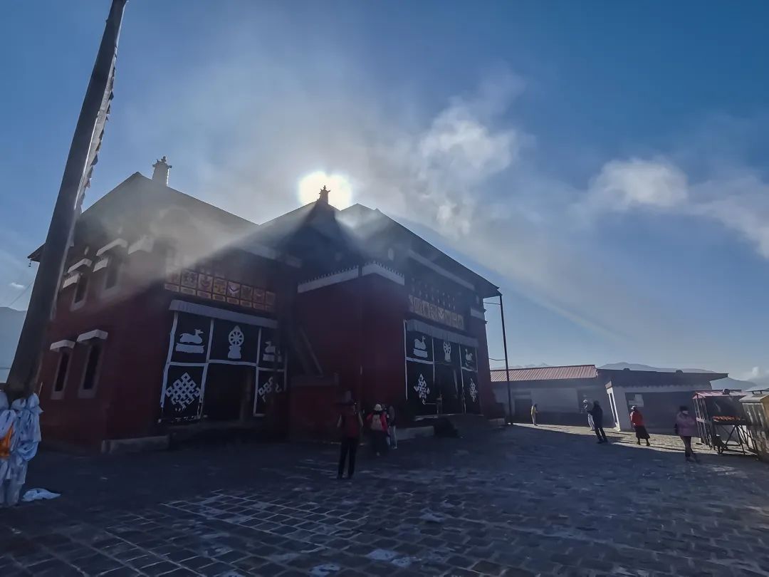 7月24日|浓浓援藏情，沪藏一家亲珠穆朗玛峰、扎什伦布寺9日“上海-日喀则”援藏旅游包机活动