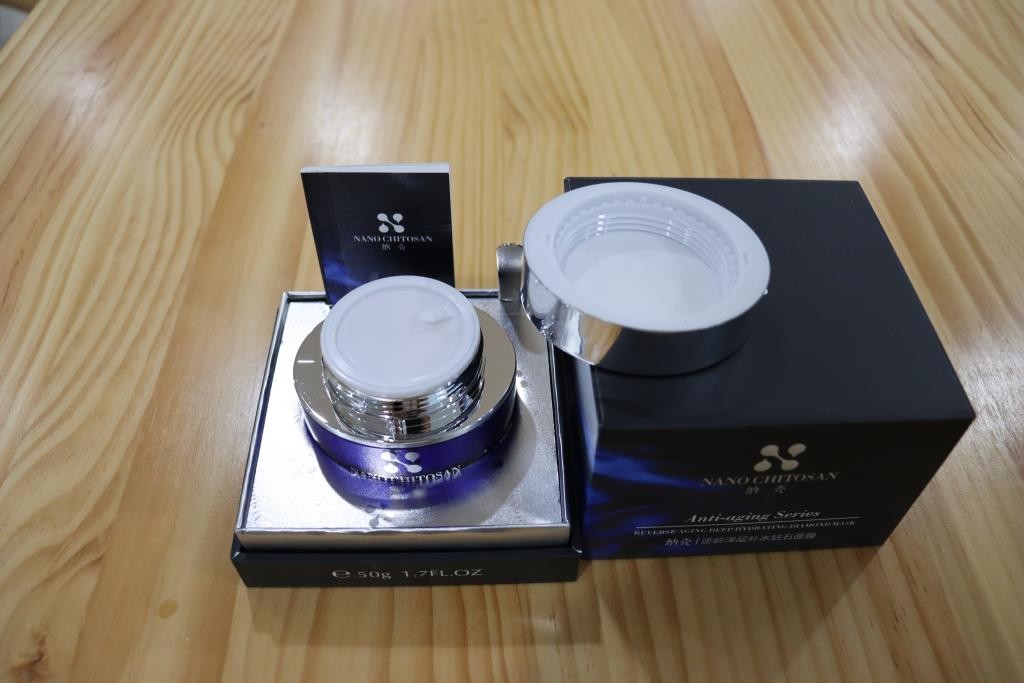 脸上刺刺的痒怎么回事,脸上起壳脱皮用什么护肤品