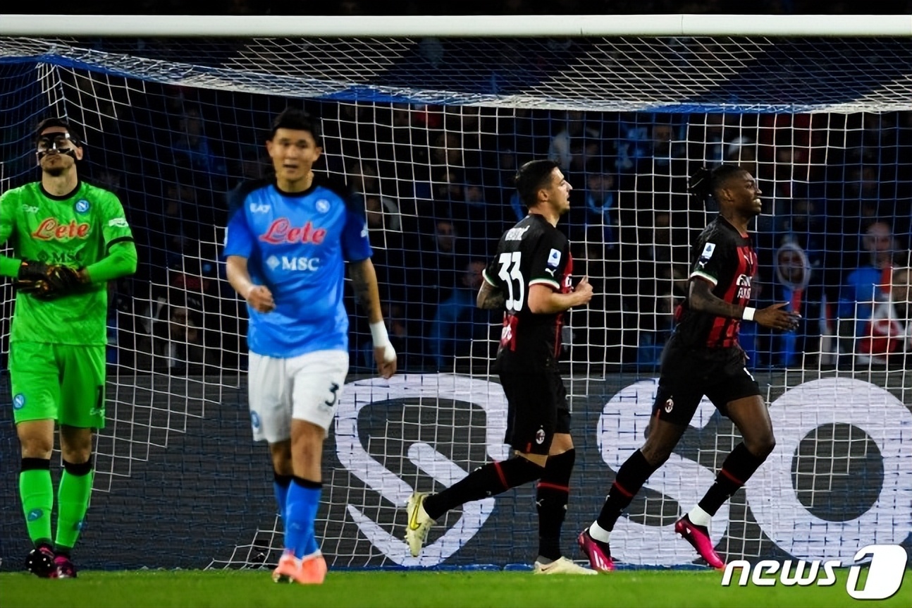 卡纳瓦罗在国米时期身穿几号球员,传奇卡纳瓦罗踢什么位置