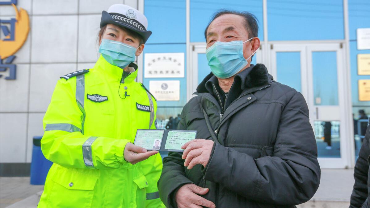 60岁以上老人无驾驶证可驾什么车,老年人c2驾驶证可以开什么车