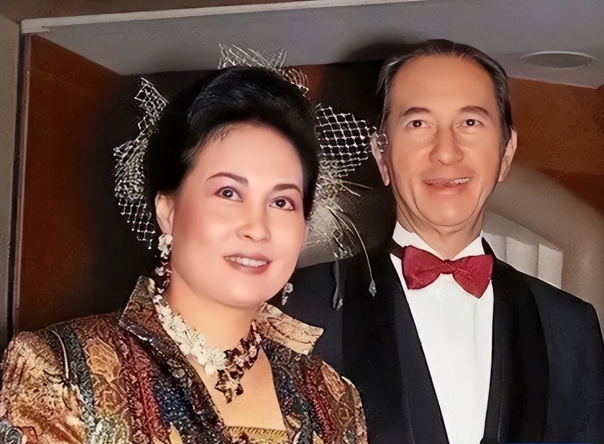 赌王戴奢华翡翠 (赌王三太的珠宝首饰翡翠)