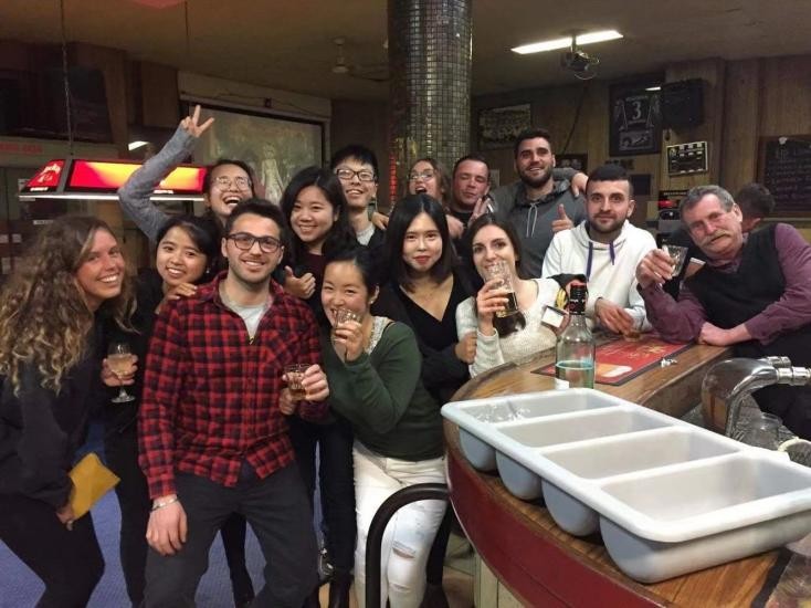 我，90后妹子，到澳洲矿区做后勤，月薪5万，但得刷男厕小便池