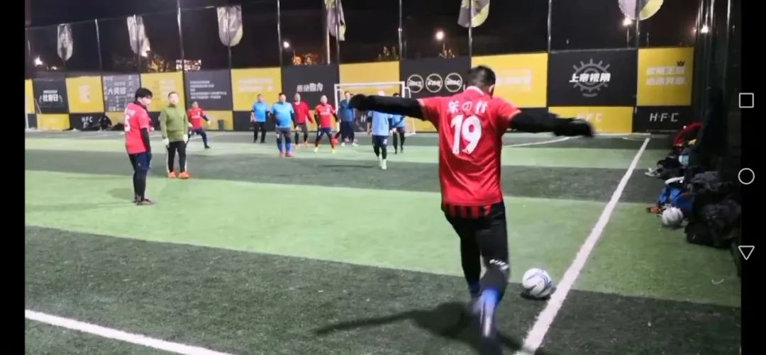 门将小场战术,职业球员没有门将能打多远射门