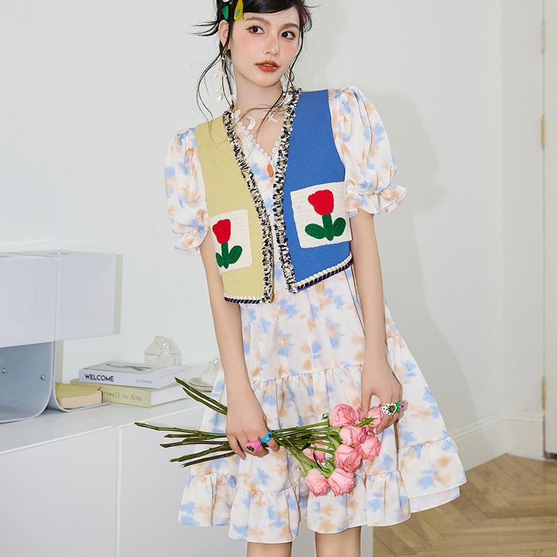 早春就要穿亮色系的,这个春天这样穿更好看时尚又减龄