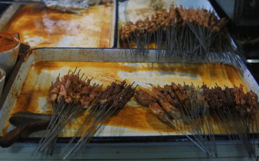 「美食城探秘」：朱一龙新片背后的隐藏美食！