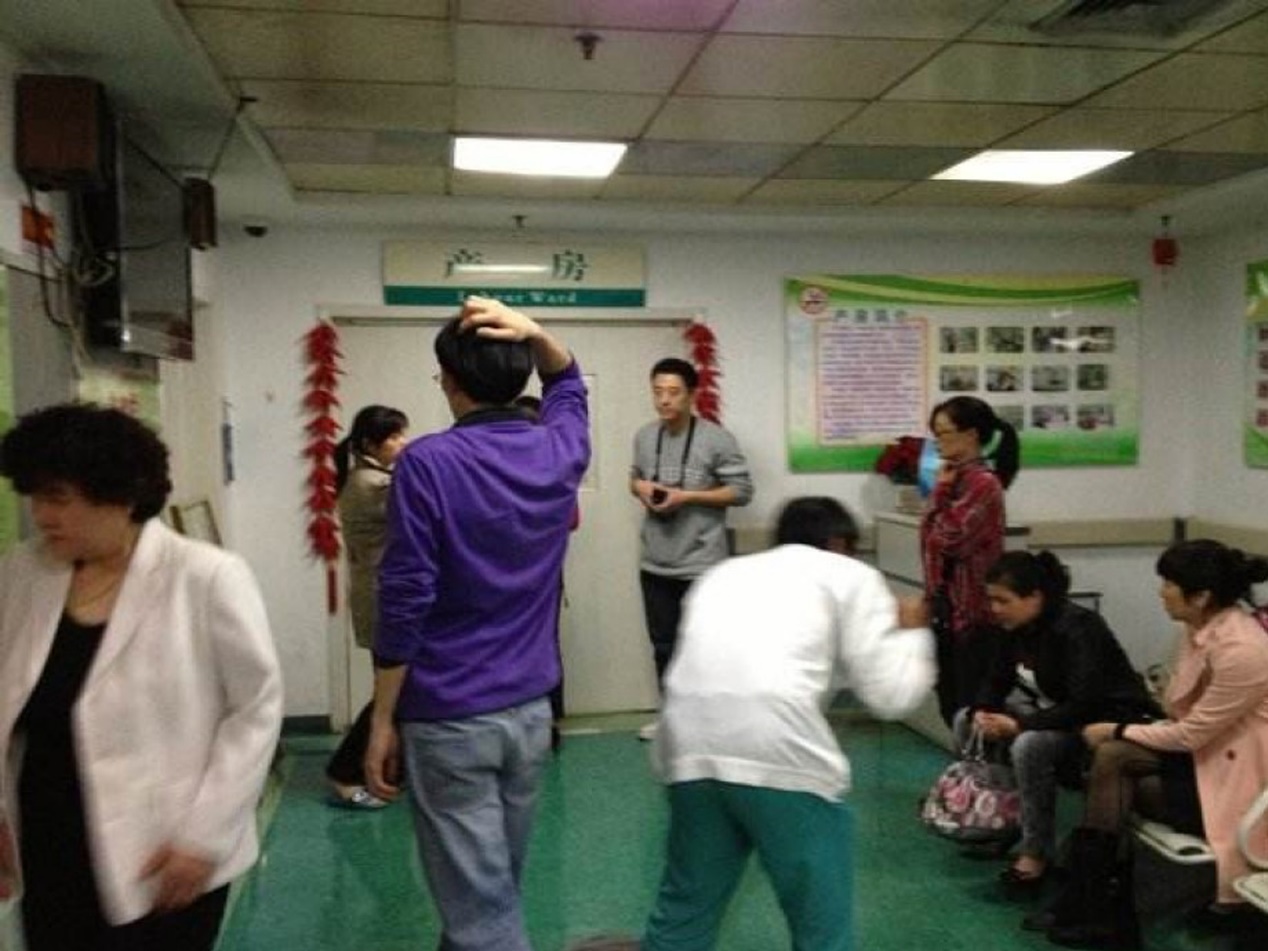 怀孕后尽量别去三个地方，就算有人陪也不行，肚子里的宝宝很排斥