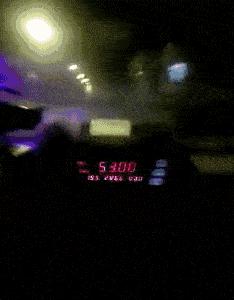 想穿这样的衣服还怕别人看见吗,穿这样的衣服出门真的不尴尬吗