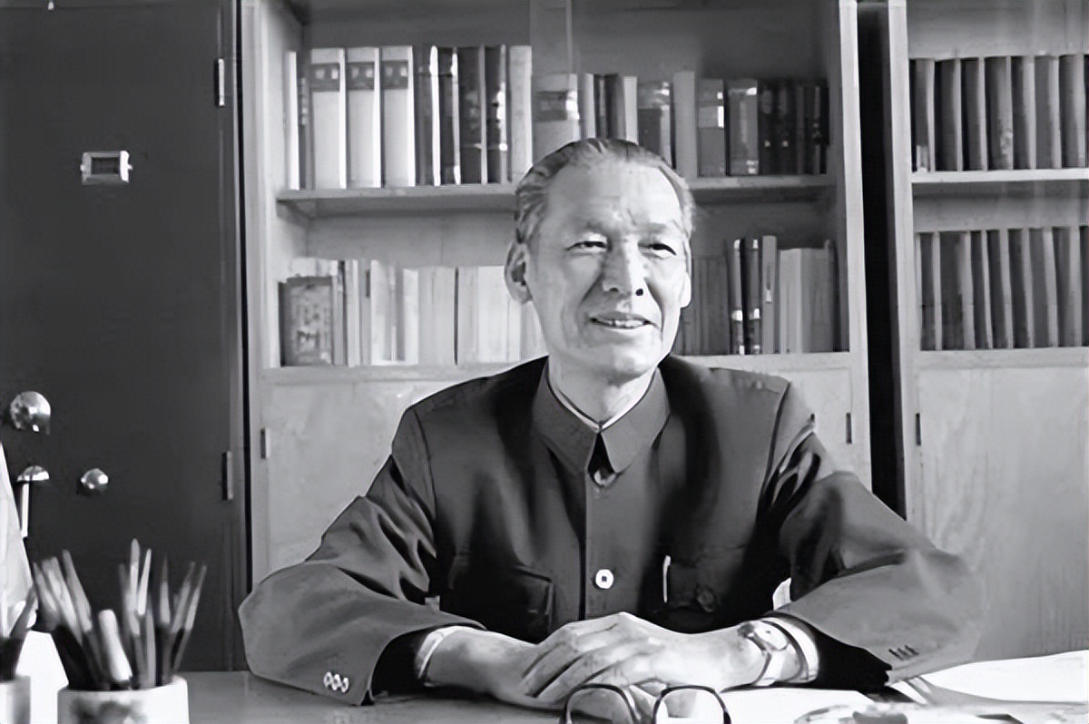 刑法出台的第4年，让*小平邓**决心“严打”的是内蒙古那件惊天大案