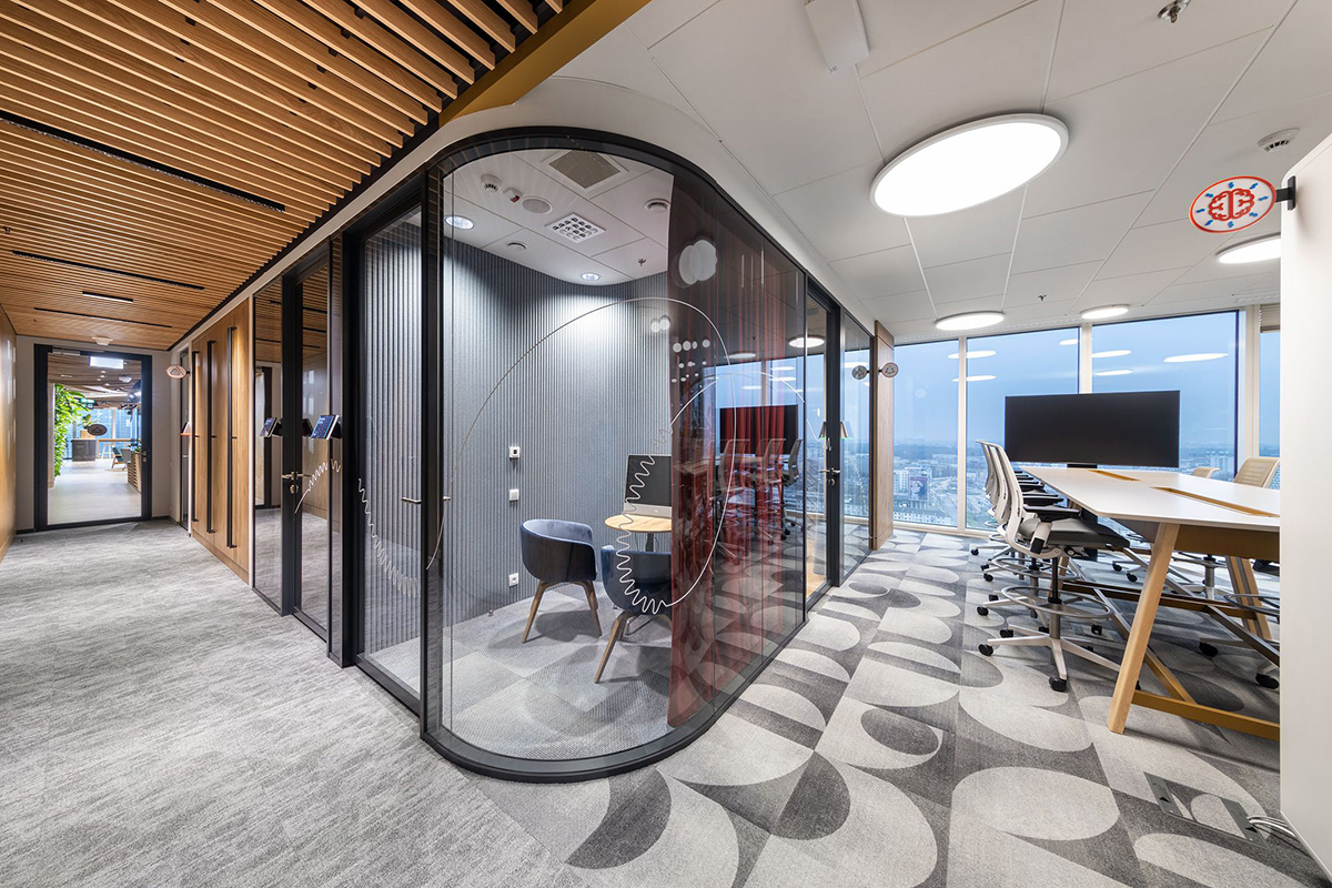 高端定制混合多元生物制药Moderna华沙办公室设计