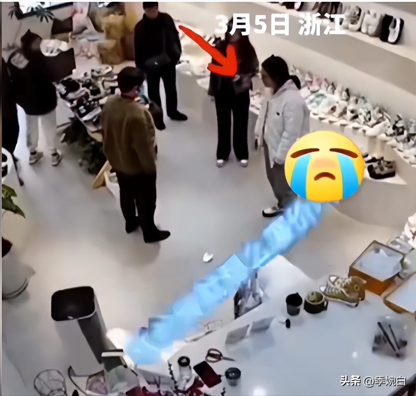 “28岁女儿下跪”事件:那双没买的200元鞋子,到底打了谁的脸?