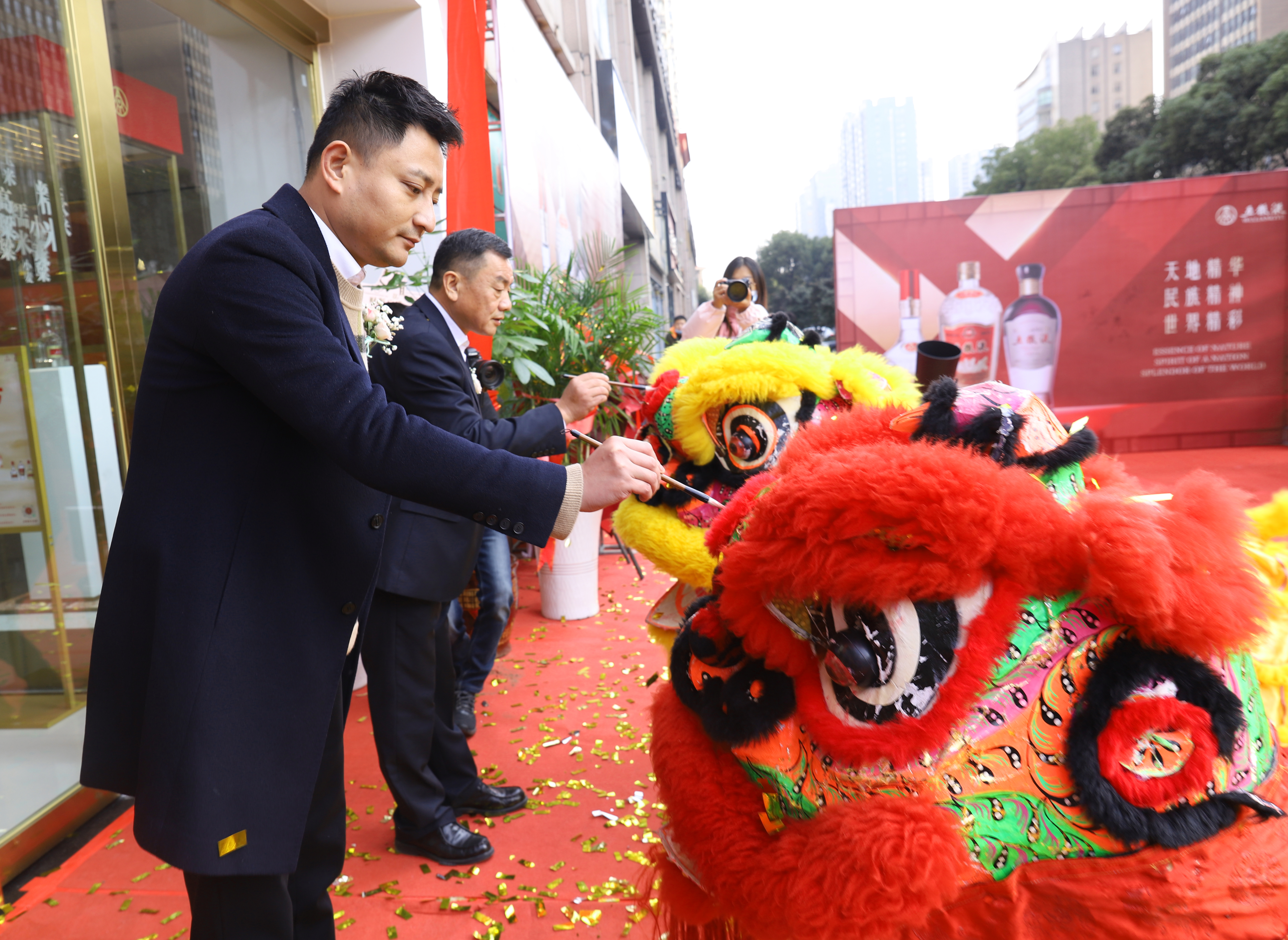 焕新升级骏业日新！“五粮液襄阳旗舰店”盛大开业