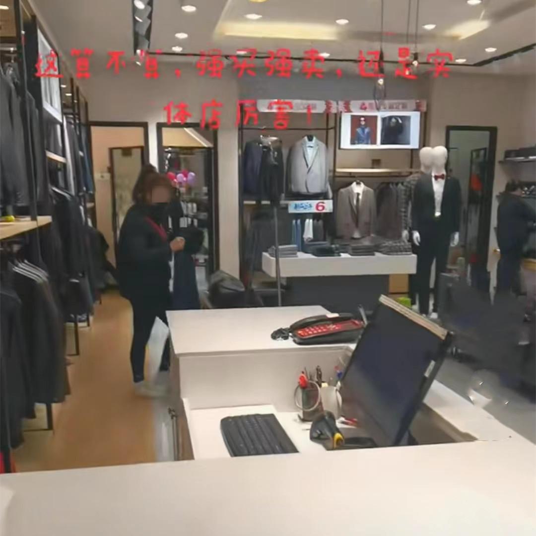 购买衣服店员打包错了怎么办,店员拿错衣服不承认不给退换