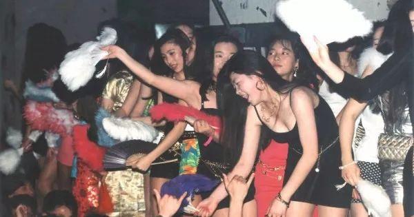 日韩性别战争有多魔幻,日韩性别战争三十年