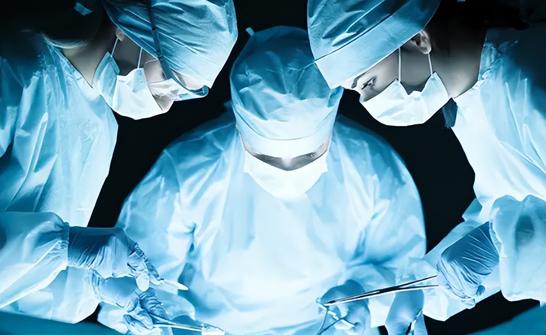 泰国皇后妮莎百科,泰国皇后妮莎颜值