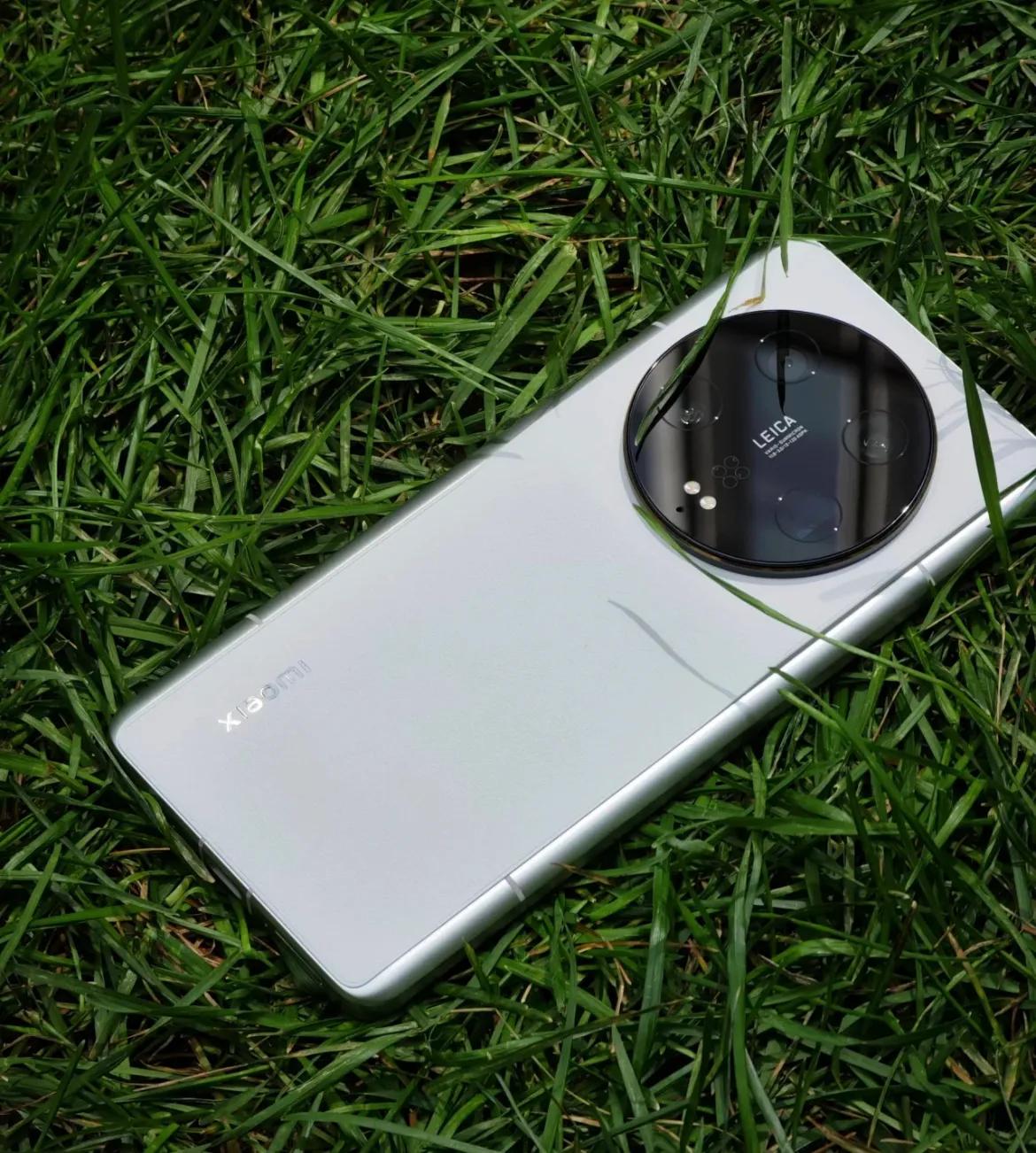 小米13ultra跟苹果13哪个好,小米13ultra真的强过苹果吗