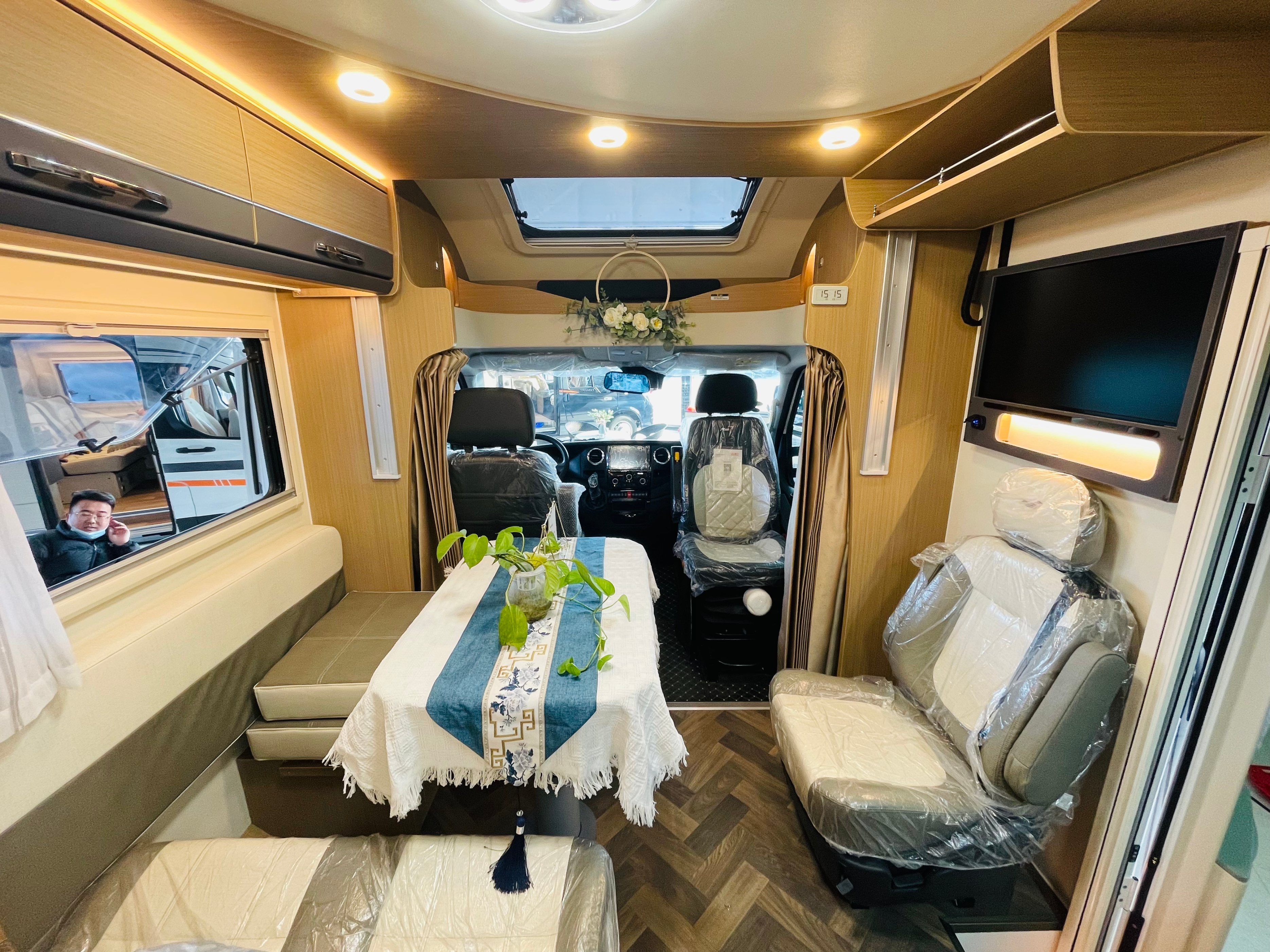 奇瑞瑞弗t800房车价格,出租型b型上下独立床房车