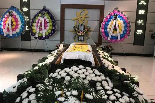 老人去世后用什么东西堵住肛门好,人死后肛门堵了怎么办