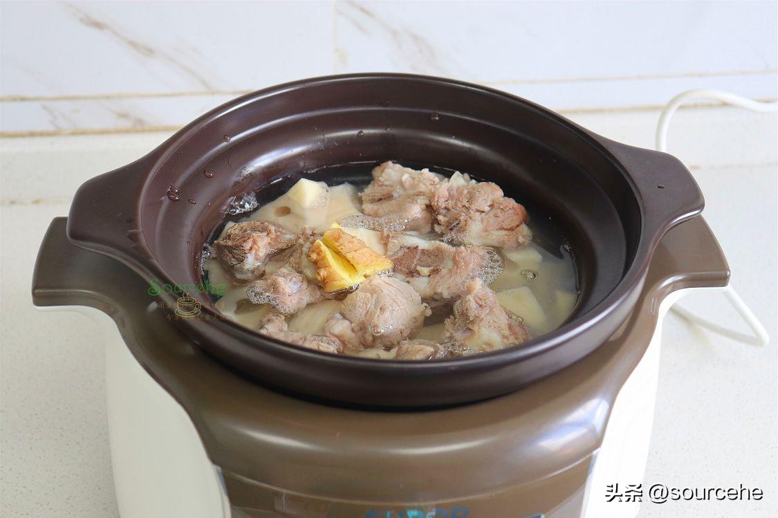 砂锅炖莲藕海带排骨汤的做法,高压锅炖莲藕排骨汤的家常做法