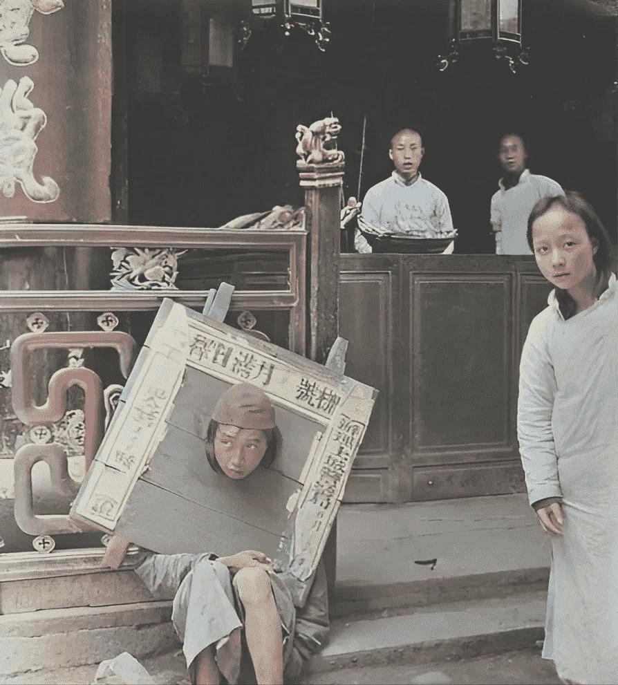 日军当着国军的面杀俘虏,日军侵华兽行