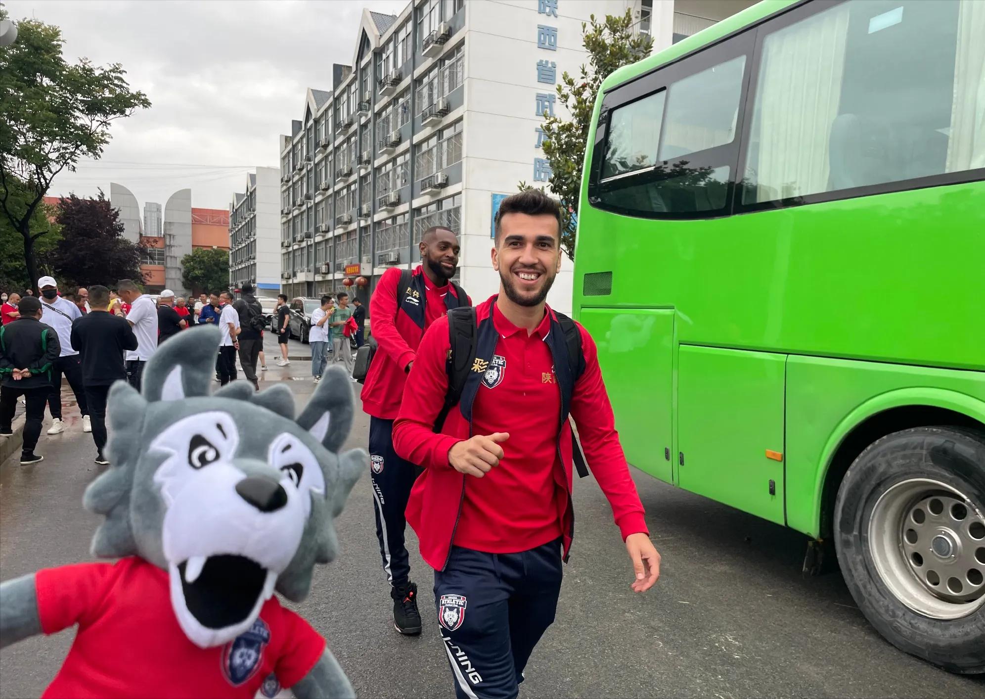 中国足球成笑话！登上国际黑名单，球员工会警告：别去中国踢球