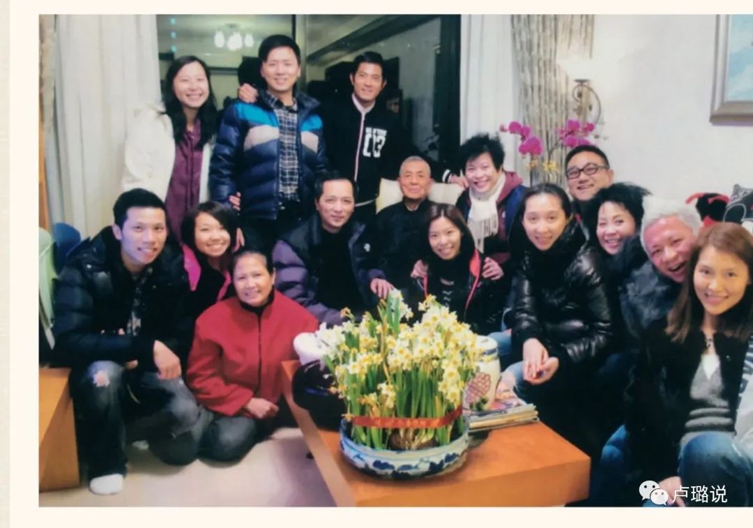 天王隐藏的“大老婆”,把持20亿财产,一生不婚不育,图的是啥?