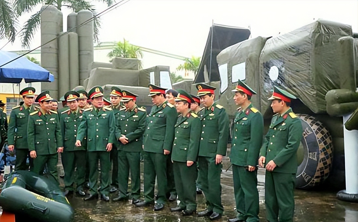 越南*队军**变*火军**商，女军官背LV包炫富，坍塌式腐败成世界之首