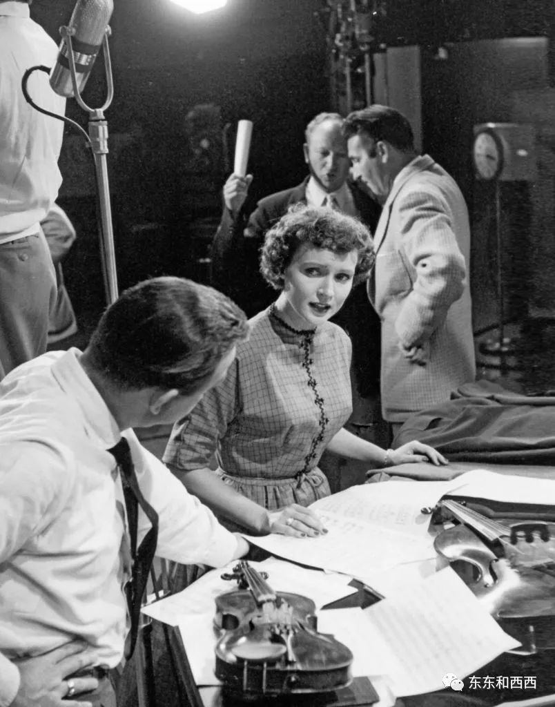 一辈子吸气收腹活到99，老奶奶迷倒全美还撩男朋友