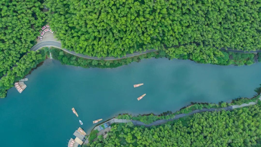 夏天凉快风景好又有水的旅游景点,夏天旅游景点哪里最好玩