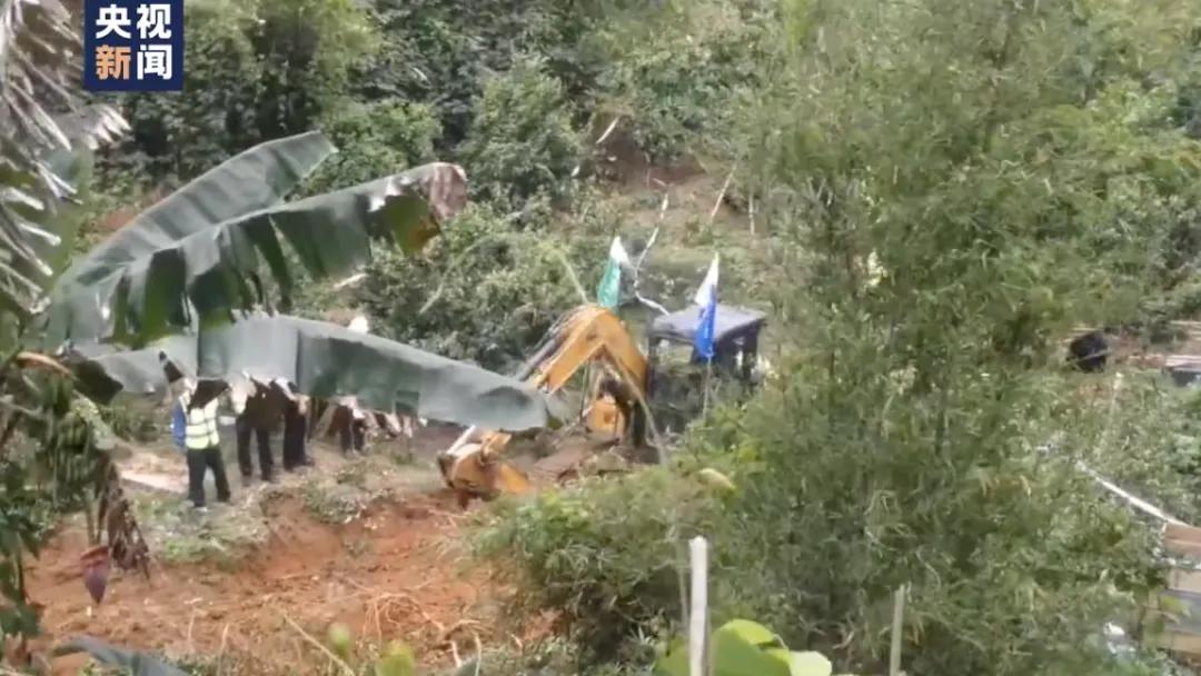 东航mu5735搜救现场黑匣子,东航mu5735航班黑匣子被找到