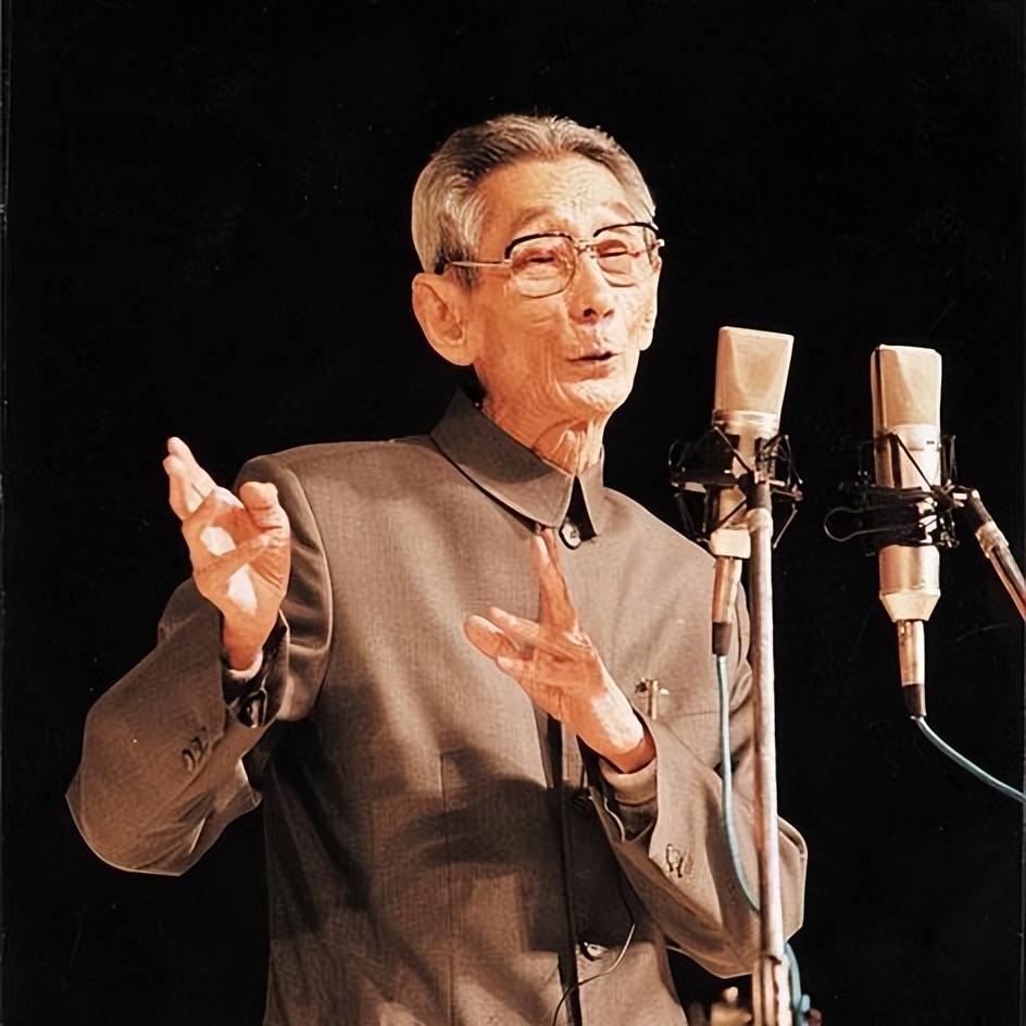 1956年毛主席接见马三立，被马老逗得捧腹大笑：国宝，你是国宝