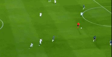 夜晚中绽放的烟花,足球烟花